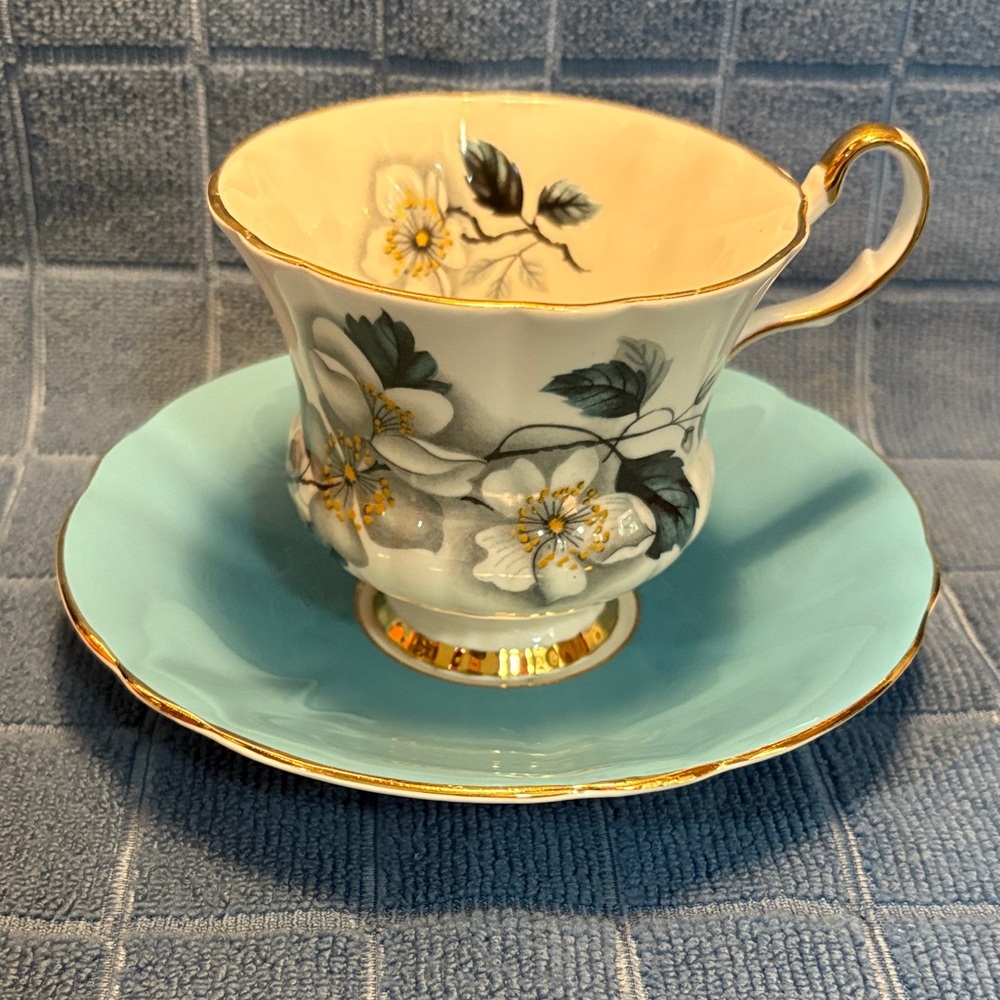 Windsor Floral Teacup and Saucer Set - White and Gold #2258/6/B